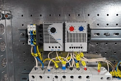 Шкаф коммутационный ЦМО (ШТВ-Н-9.6.3-4ААА-Т1) настенный 9U 620x330мм пер.дв.вентил. несъемн.бок.пан. задн.дв.стал.лист 150кг серый 220мм 45кг 120град. 500мм IP55 IK10 сталь уличный всепогодный антиванадальный с вентилятором с нагревателем укомплектованный