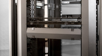 Кабельный органайзер горизонтальный Hyperline CMF-1U-FPL106-MCOV-RAL9005 односторонний гребенка 1U шир.:19" глуб.:106мм