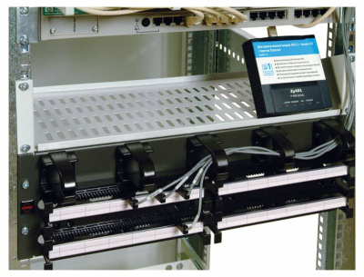 Полка стационарная ЦМО МС-20-9005 2U нагр.:15кг. 19" 200мм черный (упак.:1шт)