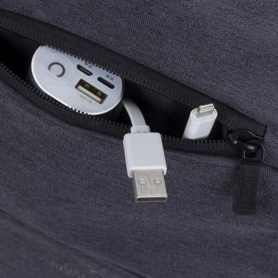 Рюкзак для ноутбука 15.6" Riva 7760 черный полиэстер (7760 BLACK)