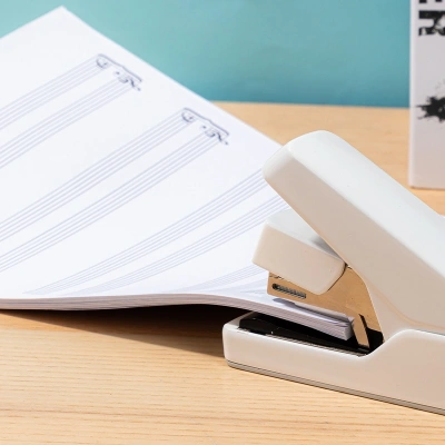 Степлер настольный Deli 0370SWhite Exceed 24/6 26/6 (40листов) снижение усилия белый 100скоб коробка