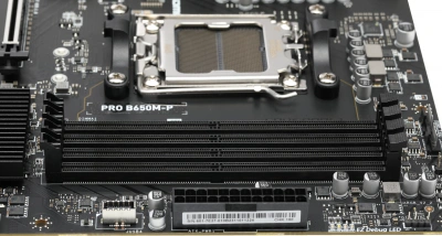 Материнская плата MSI PRO B650M-P SocketAM5 AMD B650 4xDDR5 mATX AC`97 8ch(7.1) 2.5Gg RAID+VGA+HDMI+DP