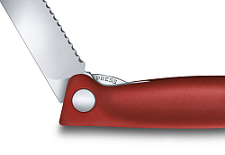 Нож кухонный Victorinox Swiss Classic (6.7831.FB) стальной столовый лезв.110мм серрейт. заточка красный блистер