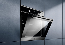 Духовой шкаф Электрический Electrolux EOC5E70X черный/нержавеющая сталь