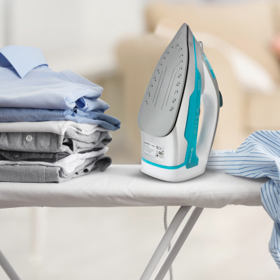 Утюг Vitek VT-1258 2400Вт белый