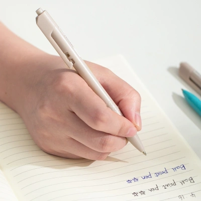 Ручка шариков. автоматическая Deli Arrow EQ24-BK прозрачный/белый d=0.7мм черн. черн.