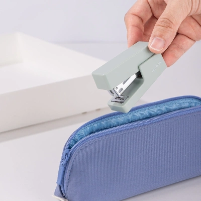 Степлер мини Deli ENS083GREEN ENS083 Linfini N10 24/6 (15листов) зеленый 15скоб металл/пластик блистер