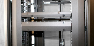 Кабельный органайзер горизонтальный Hyperline CMF-1U-FPL106-MCOV-RAL9005 односторонний гребенка 1U шир.:19" глуб.:106мм