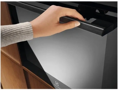 Духовой шкаф Электрический Electrolux LOC9P3XZ черный