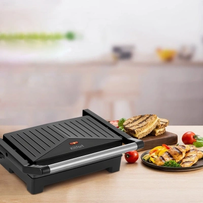 Сэндвичница Kitfort КТ-3666 800Вт черный/серебристый
