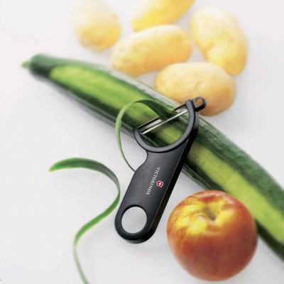 Овощечистка для овощей и фруктов Victorinox Potato Peeler черный упак.:европодвес (7.6073.3)