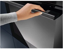 Духовой шкаф Электрический Electrolux EOC8P39WZ черный