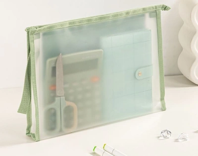 Папка на молнии ZIP Deli PP109GREEN A4 ЭВА прозрачный внутр. цвет молнии зеленый 2 внутр. кармана