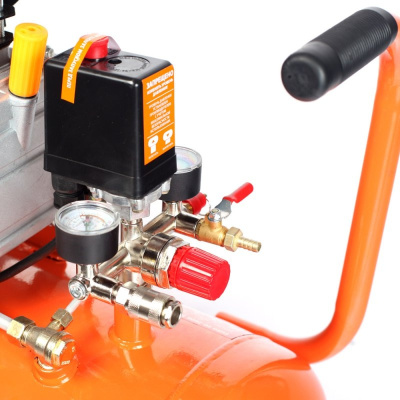 Компрессор поршневой Patriot EURO 50-260K масляный 260л/мин 50л 1800Вт оранжевый