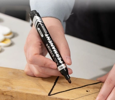 Маркер перманентный Deli EU216-BK Everyu круг. пулевидный пиш. наконечник 2.5мм заправляемый черный