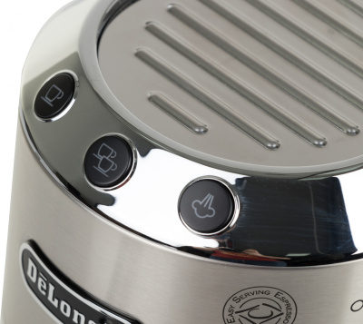 Кофеварка рожковая Delonghi EC685.M 1350Вт серебристый/черный