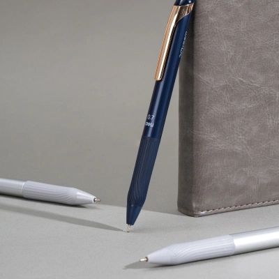 Ручка шариков. автоматическая Deli EQ88-BL d=0.7мм син. черн. карт.уп. игловидный пиш. наконечник резин. манжета чернила пониженной вязкости