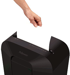 Шредер Fellowes PowerShred LX50 черный (секр.P-4) фрагменты 9лист. 17лтр. скрепки скобы пл.карты