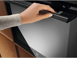 Духовой шкаф Электрический Electrolux EOF8H39H черный