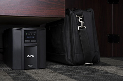 Источник бесперебойного питания APC Smart-UPS SMT1500IC 1000Вт 1500ВА черный