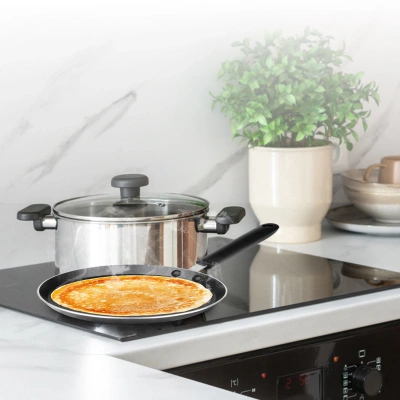 Сковорода блинная Rondell Pancake frypan RDA-022 круглая 24см покрытие: Xylan Plus ручка несъемная (без крышки) черный