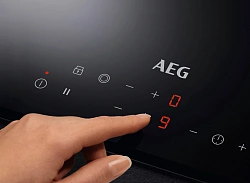 Индукционная варочная поверхность AEG IKB32300CB черный