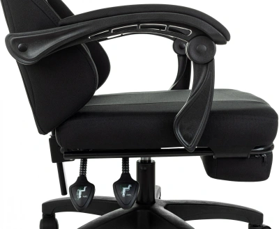 Кресло игровое Zombie Weaver черный с подголов. крестов. пластик подст.для ног пластик черный