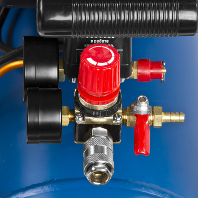 Компрессор поршневой Зубр Профессионал ЗКПМ-240-24-1.5 масляный 240л/мин 24л 1500Вт синий/черный