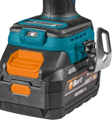 Гайковерт Bort BSR-21U 800Вт аккум. патрон:квад.1/2" (кейс в комплекте) (93418477)