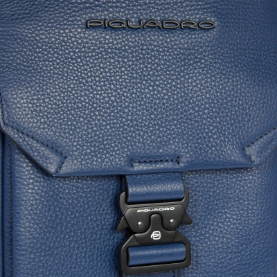 Рюкзак слинг мужской Piquadro Than CA6616S135/BLU синий кожа
