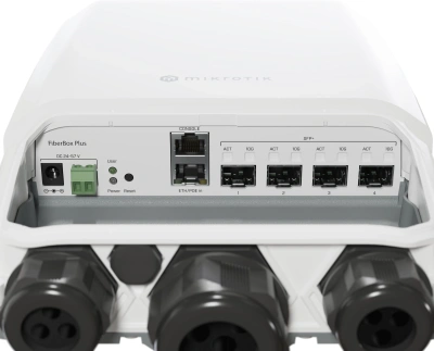 Коммутатор MikroTik FiberBox Plus CRS305-1G-4S+OUT (L3) 1x1Гбит/с 4SFP+ 1PoE управляемый