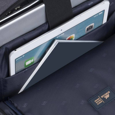 Рюкзак для ноутбука 15.6" Riva 7760 черный полиэстер (7760 BLACK)