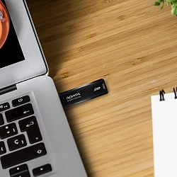 Накопитель SSD A-Data USB3.1 2TB SC610-2000G-CBK/RD SC610 черный