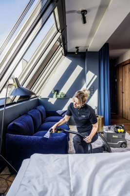 Пылесос моющий Karcher Professional Puzzi 8/1 1200Вт серый