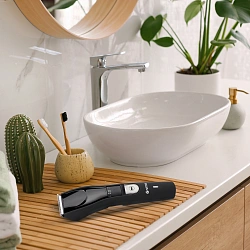Машинка для стрижки Vitek VT-2584 черный 2.4Вт
