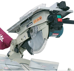 Торцовочная пила Makita LH1040F 1650Вт 4800об/мин d=260мм