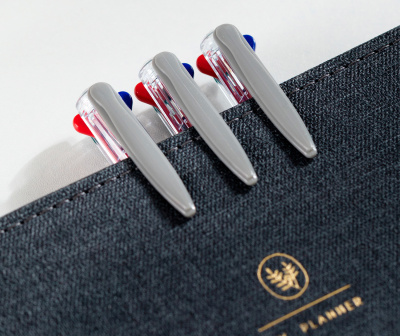 Ручка шариков. автоматическая Deli Arris EQ182 прозрачный/серый d=0.7мм ассор. черн. 4стерж. резин. манжета 4цв.